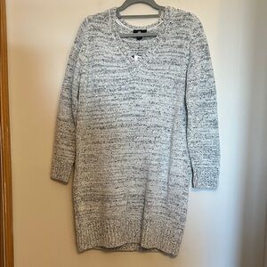 I Z Byyer grey knit sweater grey shades Vneck ribbed cuffs/tail size L  new/tags